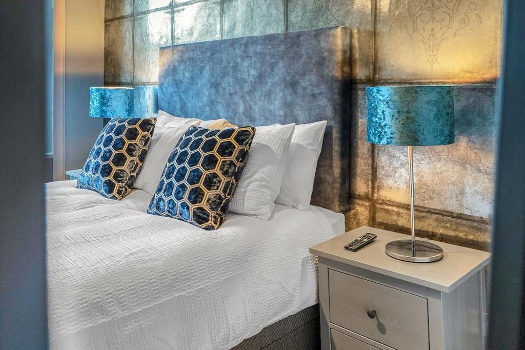Boutique Modern Royal Mile Apartment Sleeps 4 Edinburgh Exterior photo