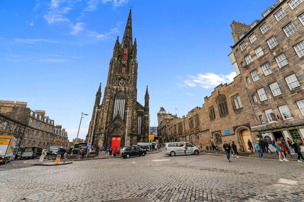Boutique Modern Royal Mile Apartment Sleeps 4 Edinburgh Exterior photo
