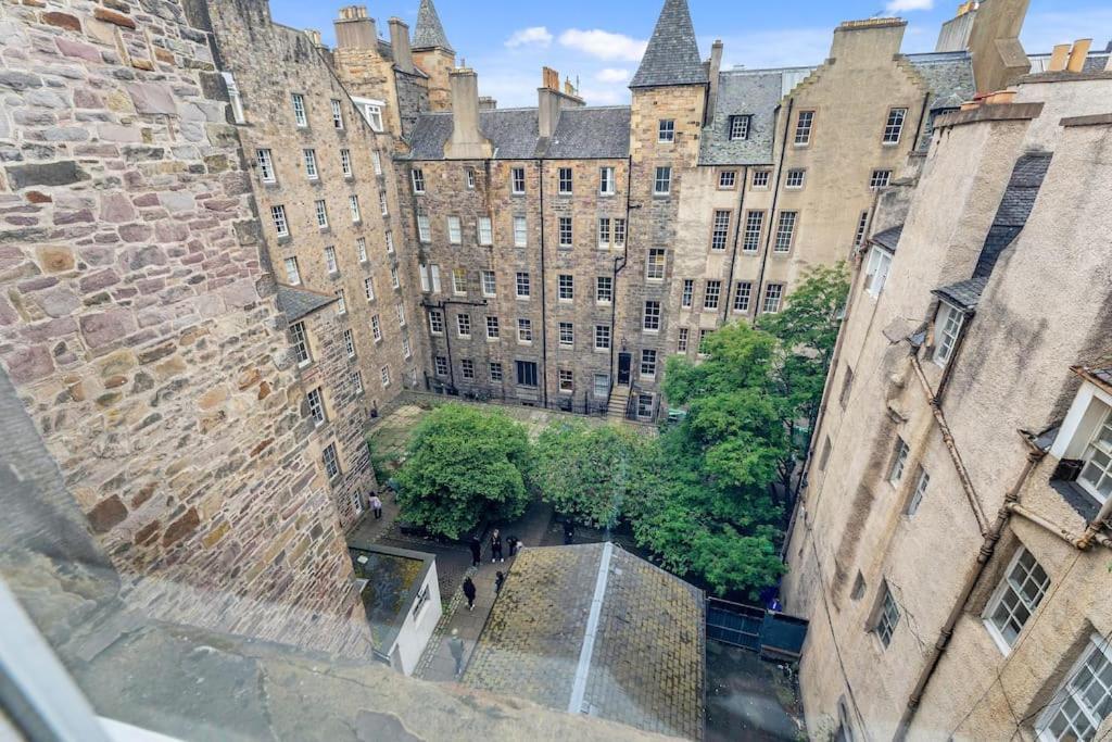 Boutique Modern Royal Mile Apartment Sleeps 4 Edinburgh Exterior photo