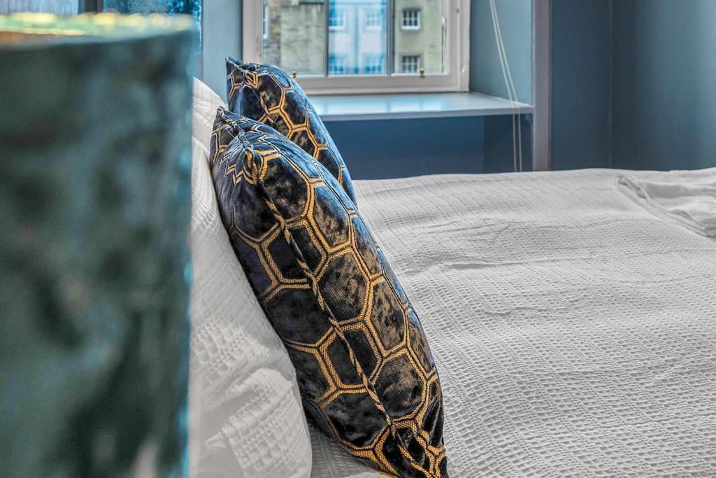 Boutique Modern Royal Mile Apartment Sleeps 4 Edinburgh Exterior photo