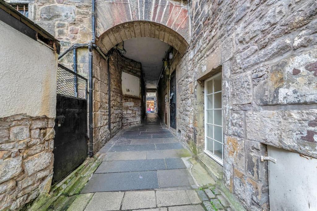 Boutique Modern Royal Mile Apartment Sleeps 4 Edinburgh Exterior photo